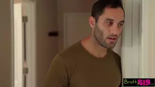 SVT Cinema Screening of the film quot Homecoming quot with a shaved blonde and her brother