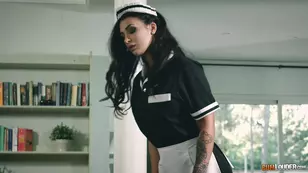 Maid punishes and pleases a milf in stockings