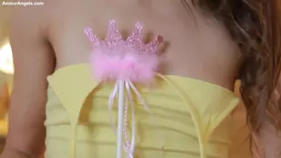 A camwhore moment from a beautiful young waitress for fans and sharers