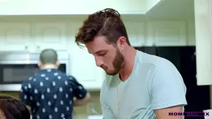 Man taught how to please a woman by Tia Cyrus and her mom