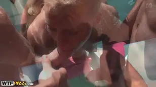 The man fucked a girl on the boat and made cumshot